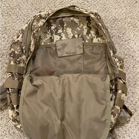 Military camouflage backpack size‎ medium in excellent condition - Picture 7 of 7